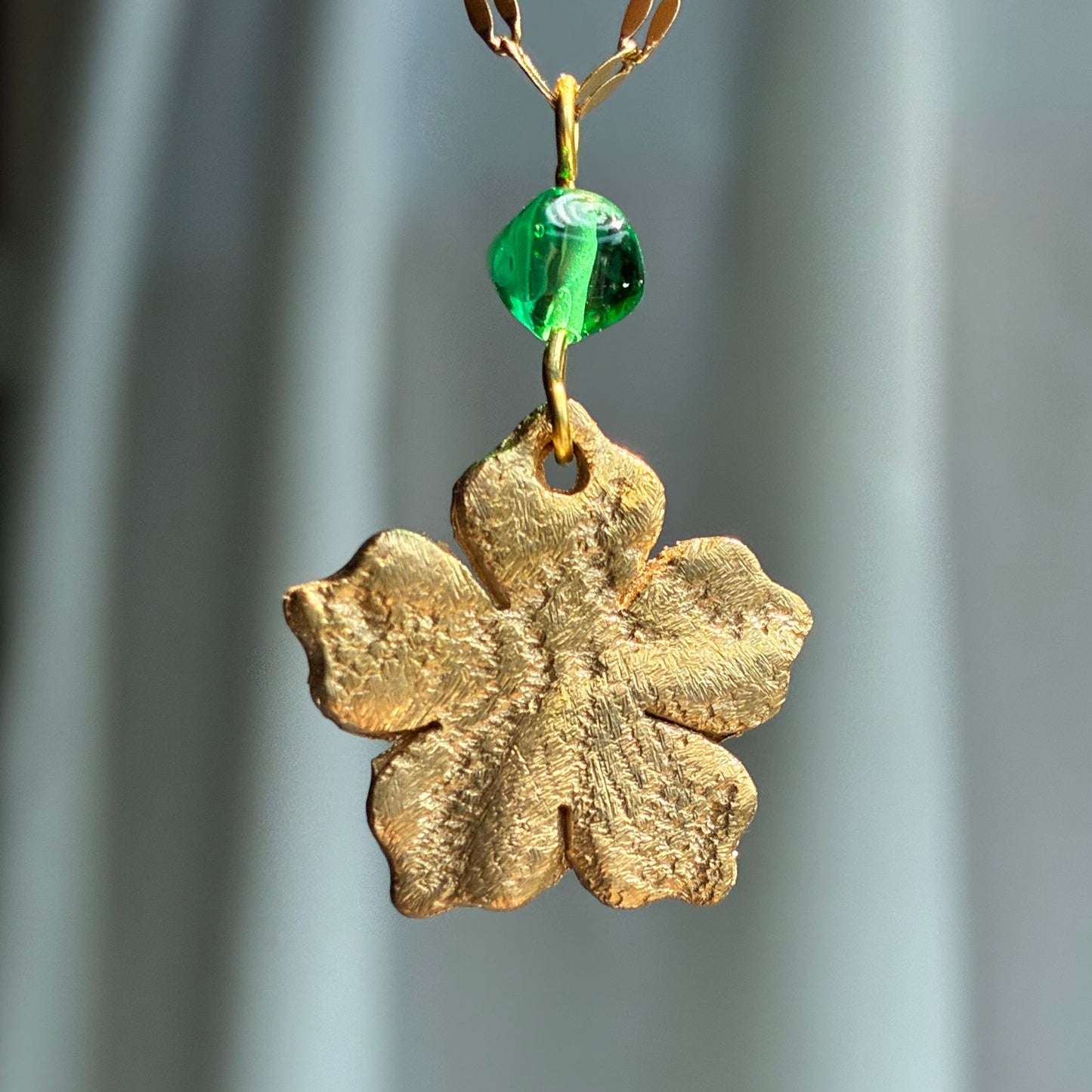 Collier bronze doré