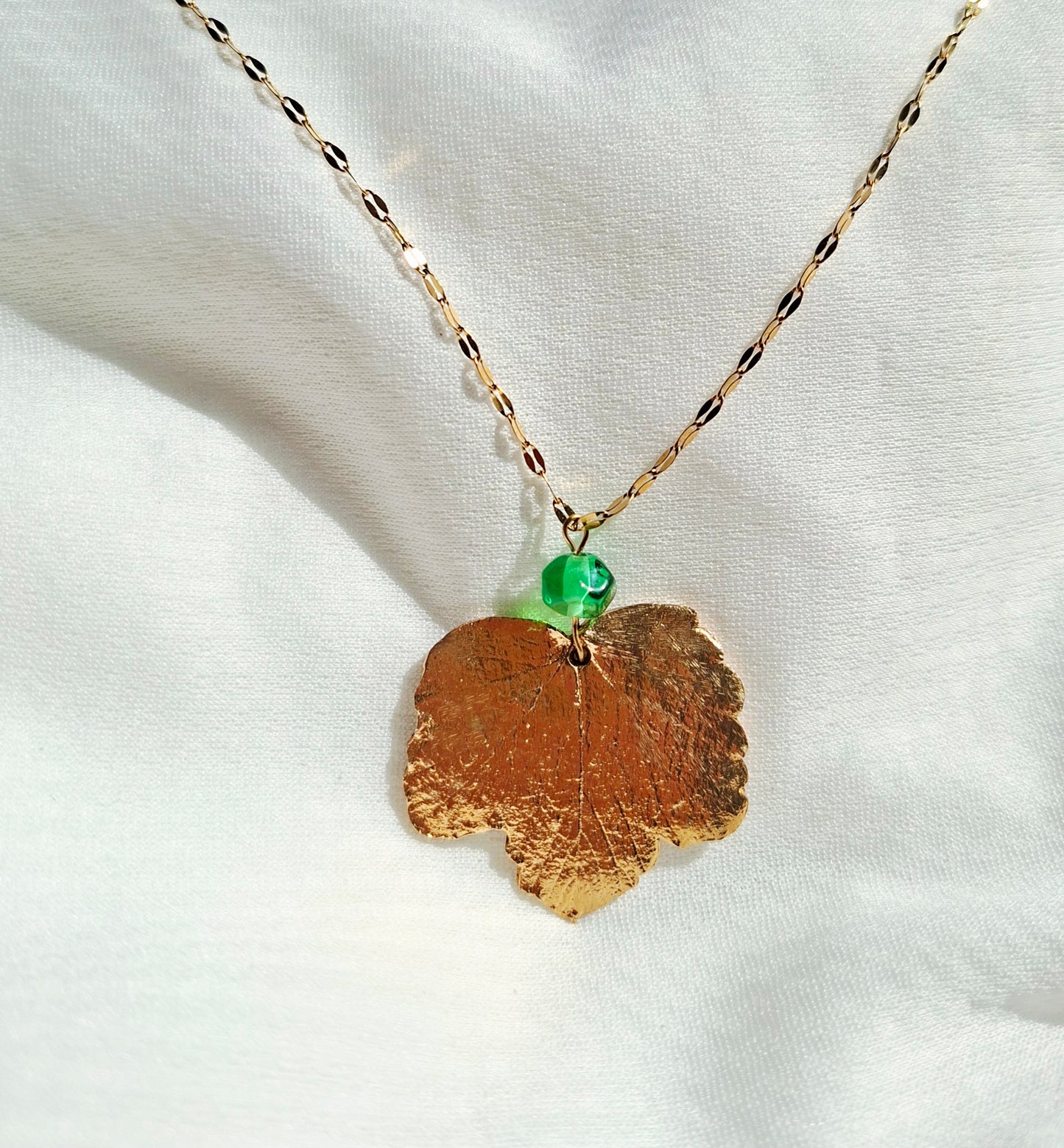 Collier feuille de lierre bronze doré