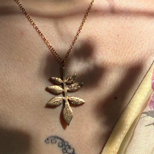 Collier branche de hêtre bronze doré