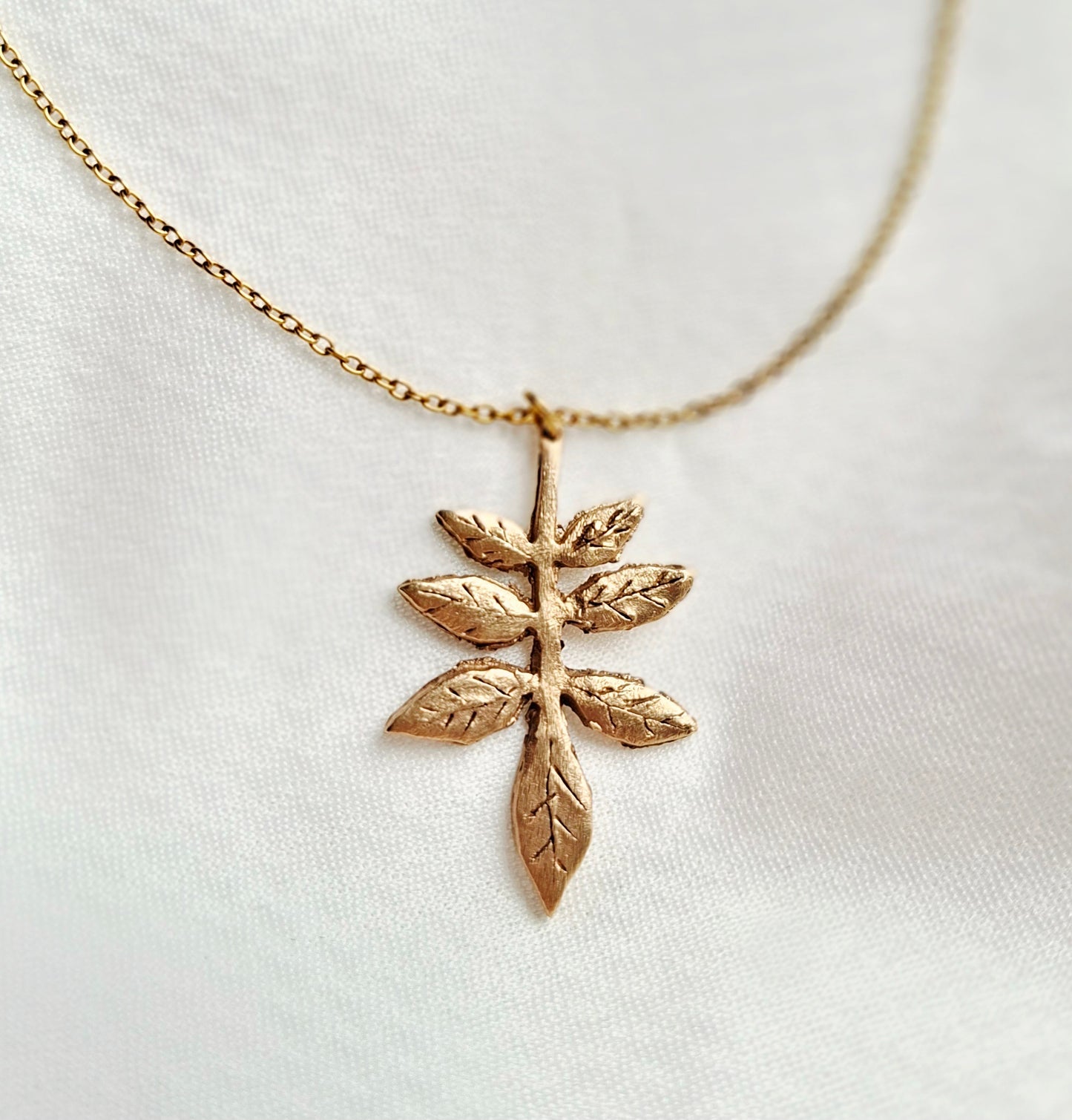 Collier branche de hêtre bronze doré