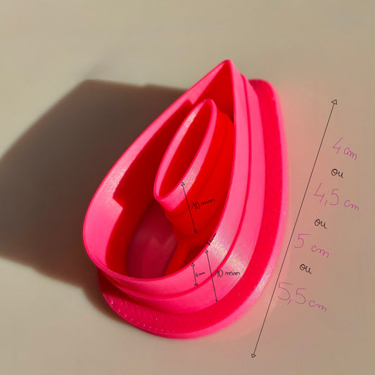 Emporte-pièce goutte avec cœur ovale