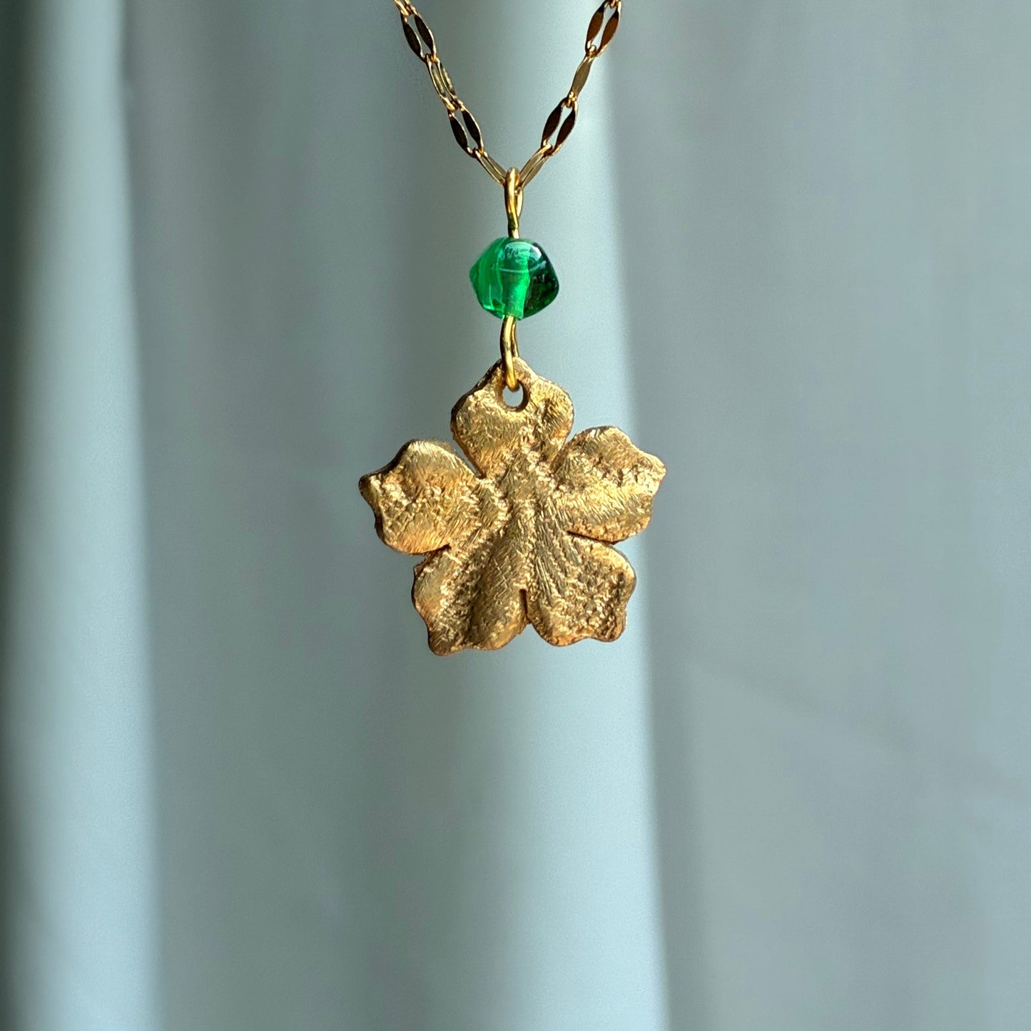 Collier bronze doré