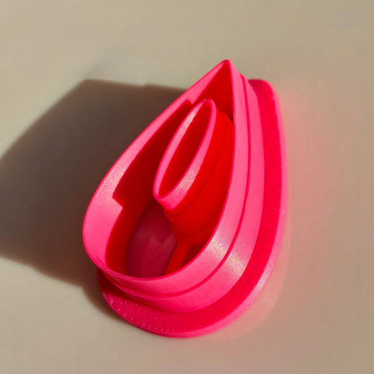 Emporte-pièce goutte avec cœur ovale